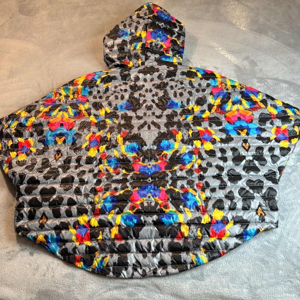 NWOT THINK ROYLN Quilted Puffer Poncho Size M/L - Picture 8 of 15